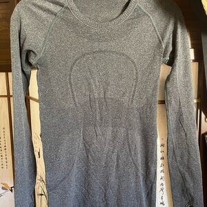 Lululemon Athletica Charcoal Long Sleeve Top